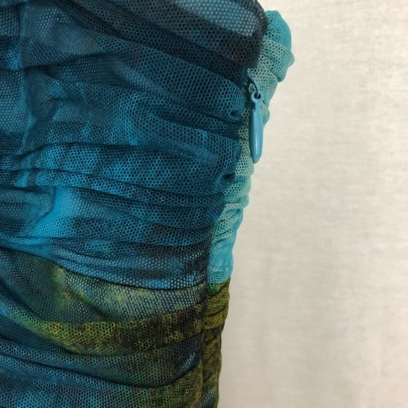 BCBG Winnie Printed Shirred Bodycon Dress - Picture 6 of 7